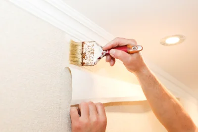 Pose de papier peint aux Attaques — revêtements muraux et toiles de verre